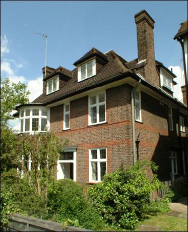 129 North End Road